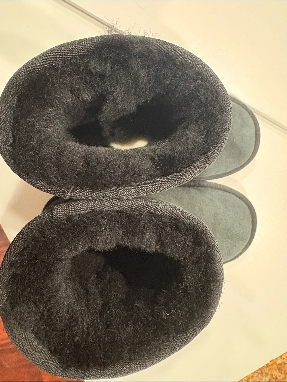 UGG Kids Black Suede Plush-Lined Pull-On Boots estimates size 1.5, read